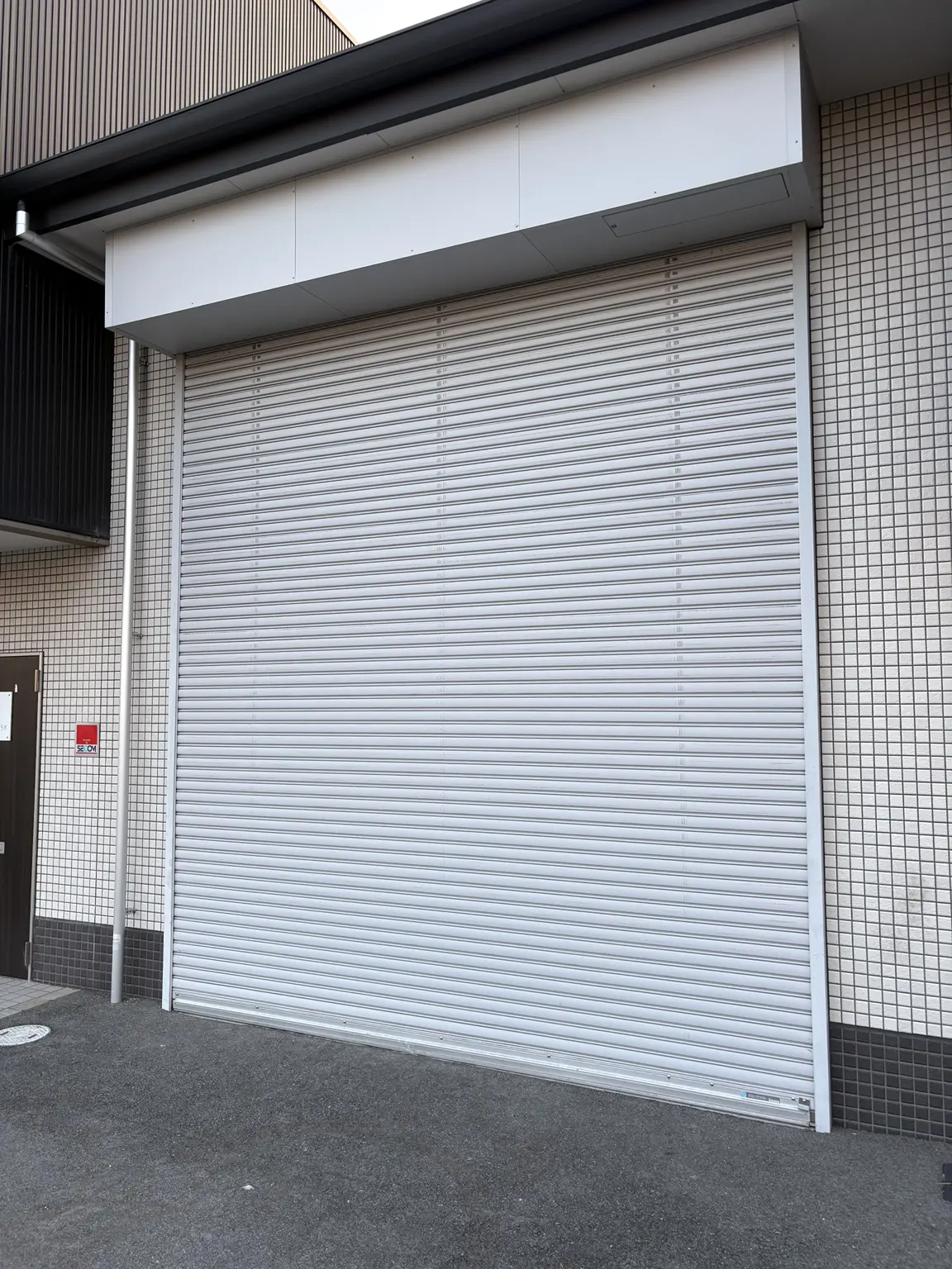 修理して正常に閉まるようになったシャッター