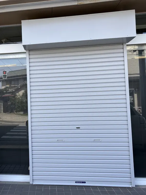 軽量手動シャッターの新規取付